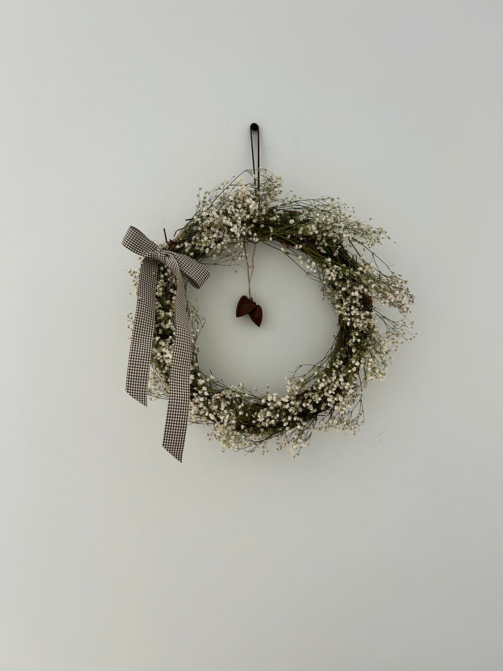 ‘Lita’ Wreath with Gypsophila’s, heart bells and gingham bow