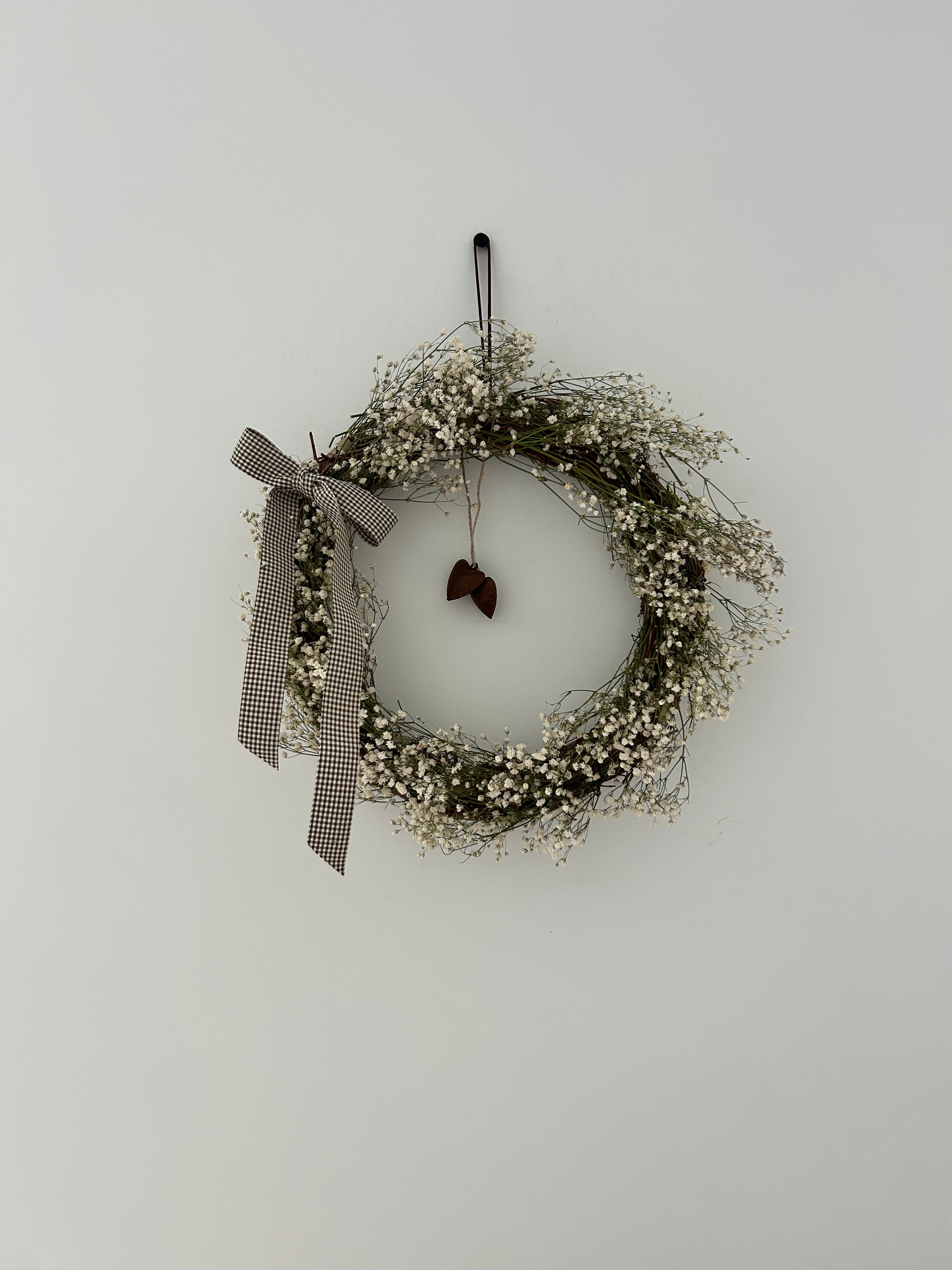 ‘Lita’ Wreath with Gypsophila’s, heart bells and gingham bow