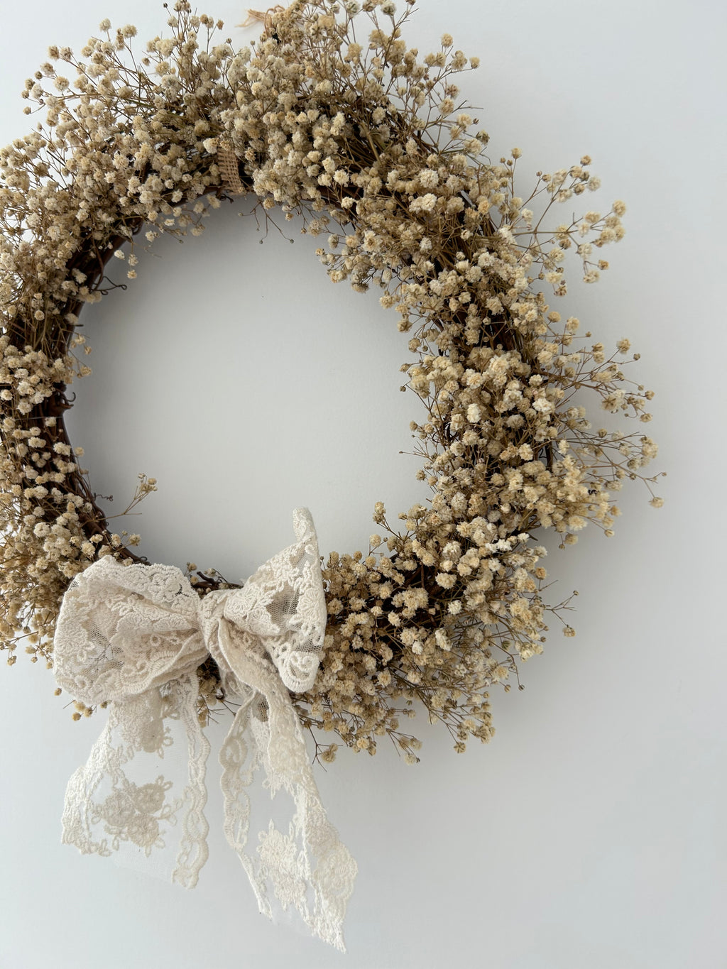 ‘Jazmin’ Gypsophila Wreath finished with a lace bow