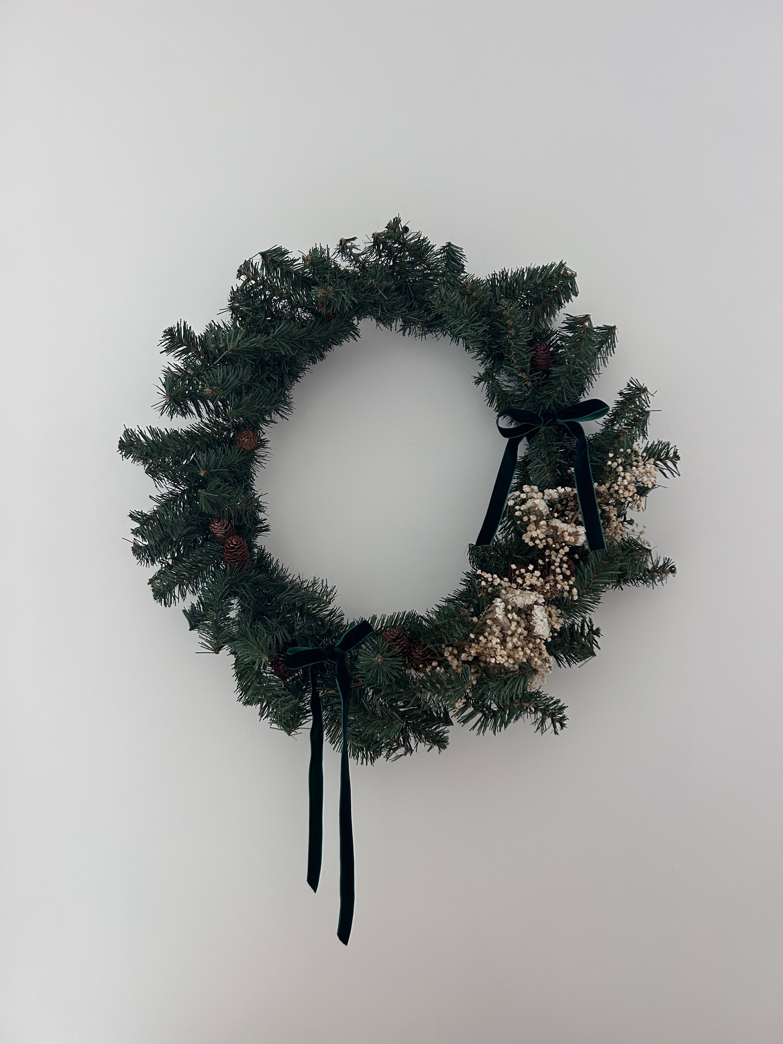 *SAMPLE* ‘Evergreen’ Wreath with Gypsophilas and White Statice finished with dark green velvet bows 60cm