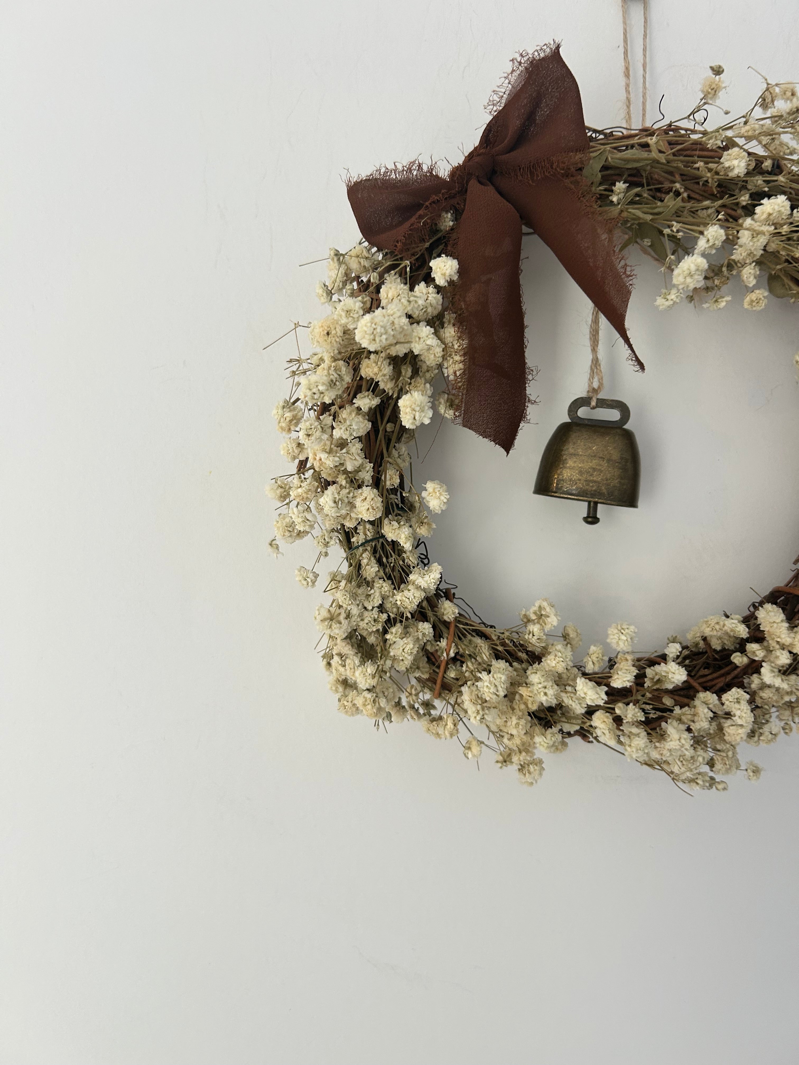 ‘Mae’ Wreath with Gypsophila, dark brown small bow and bell 20cm