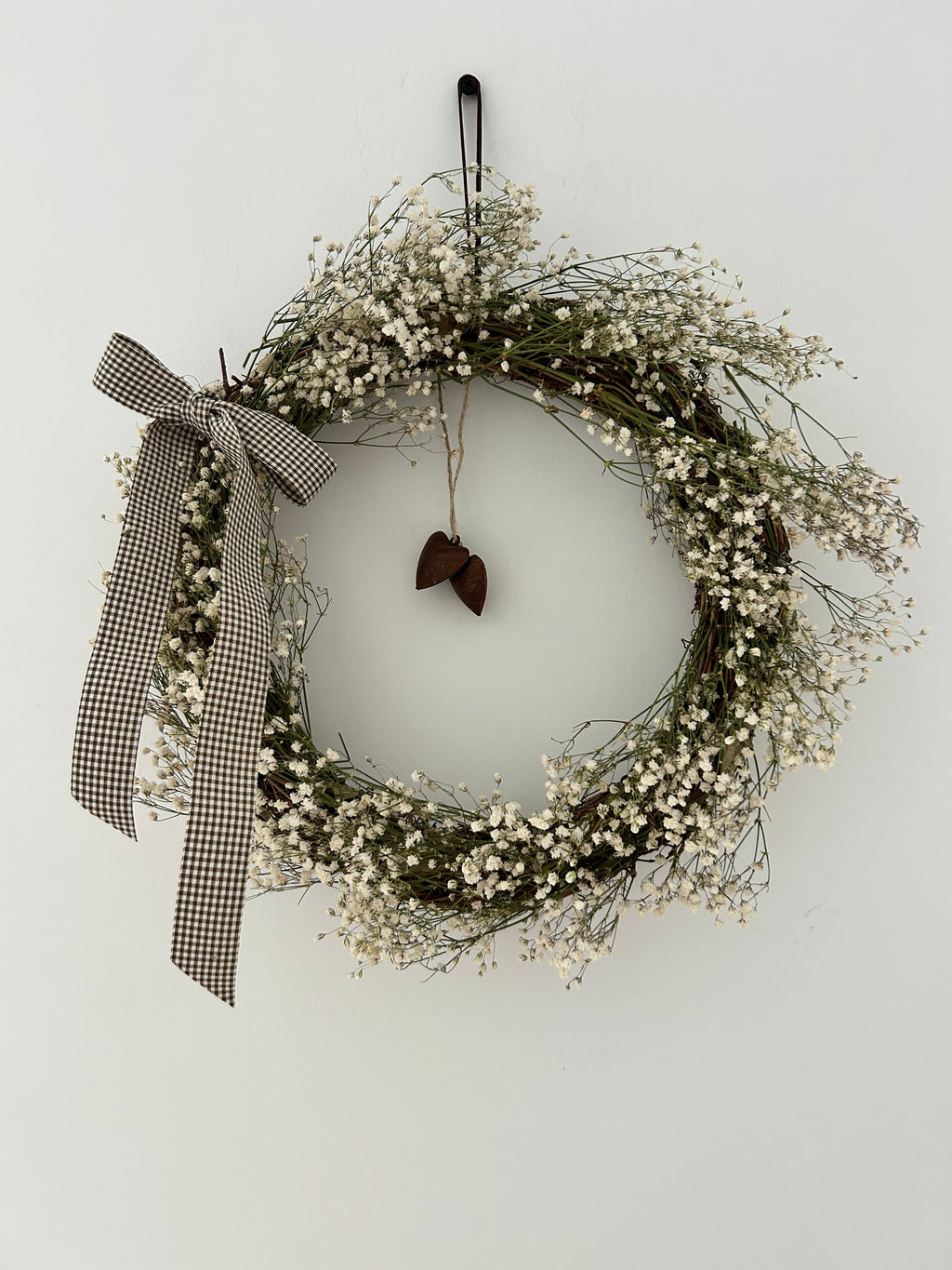 ‘Lita’ Wreath with Gypsophila’s, heart bells and gingham bow
