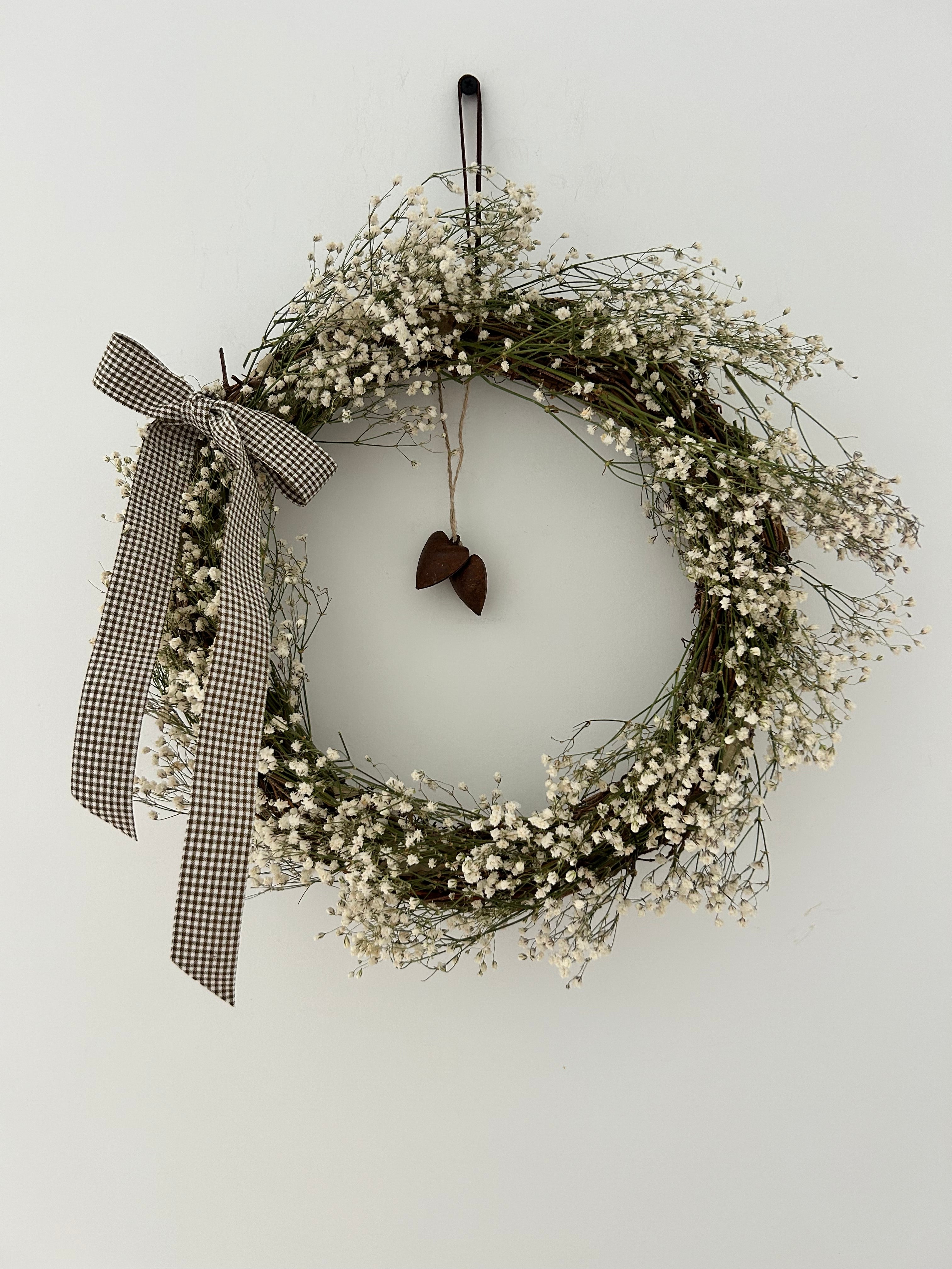 ‘Lita’ Wreath with Gypsophila’s, heart bells and gingham bow