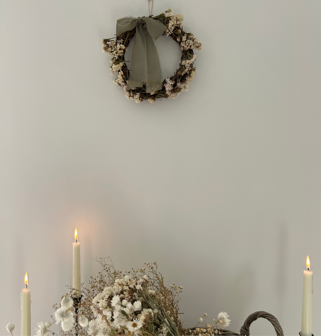 ‘Sage’ Wreath with white statice and sage bow