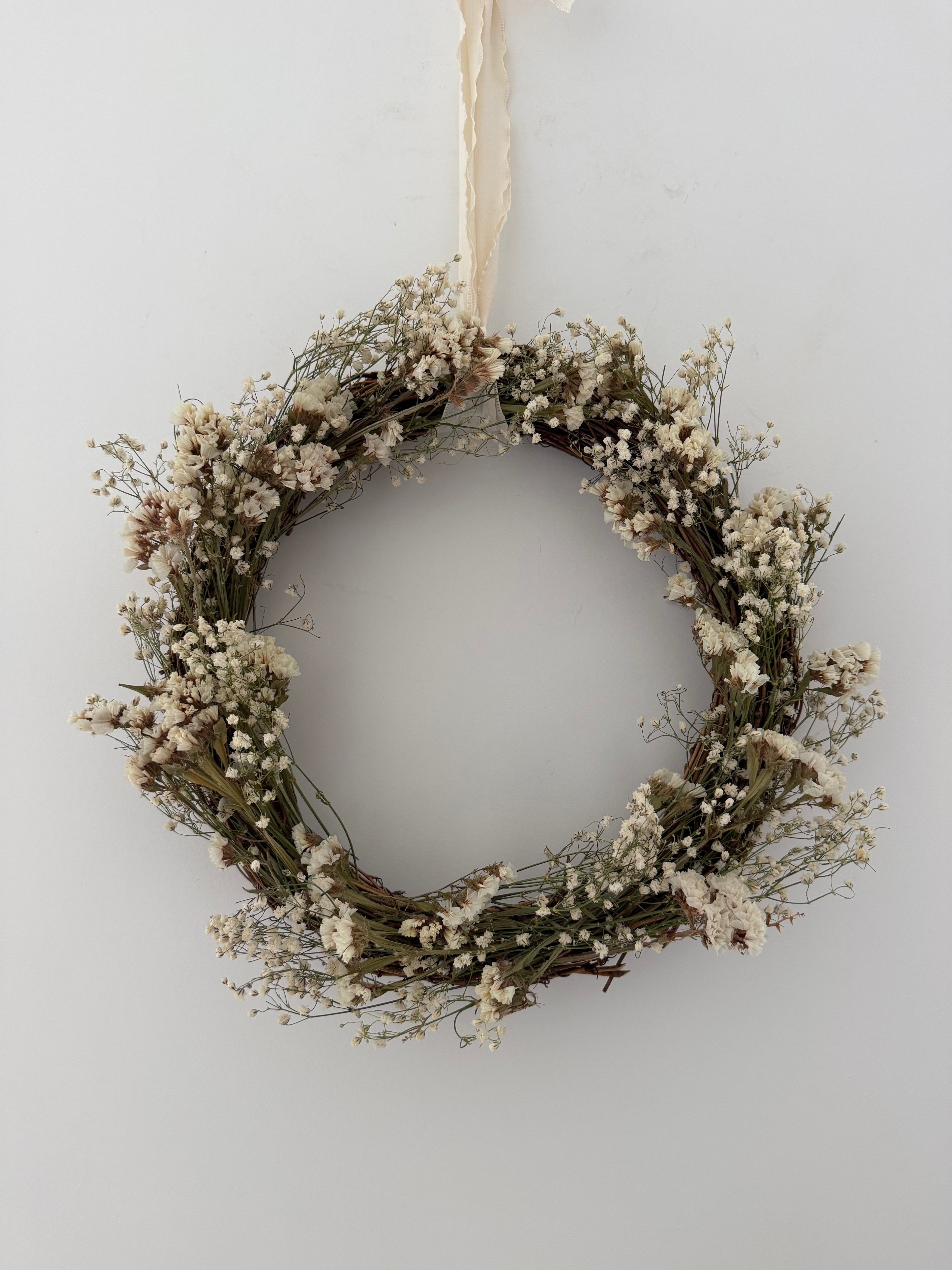 ‘Kaya’ Wreath with Gypsophilas and White Statice