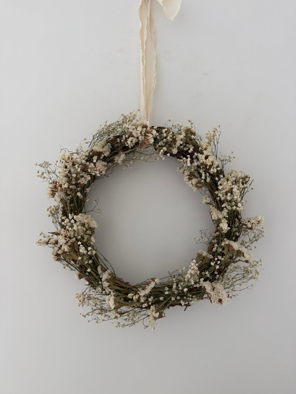 ‘Kaya’ Wreath with Gypsophilas and White Statice